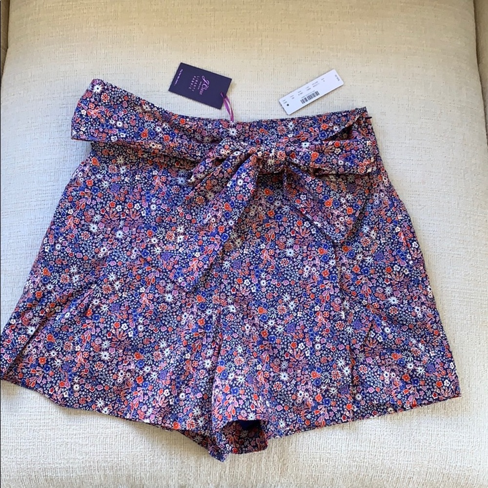JCrew Floral Size 6 Short - high wasted - bow tie